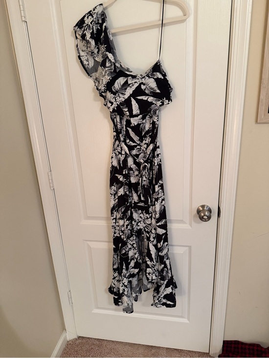 Francesca's Collections Dresses & Skirts - Francesca's Collections Black & White One-Shoulder Floral High-Low Dress